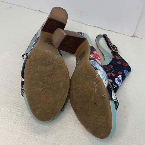 L'Artiste Tapestry Leather Ankle Strap Sandal - Picture 5 of 8